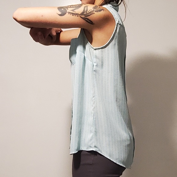 Patterned sleeveless button up - Picture 5 of 8